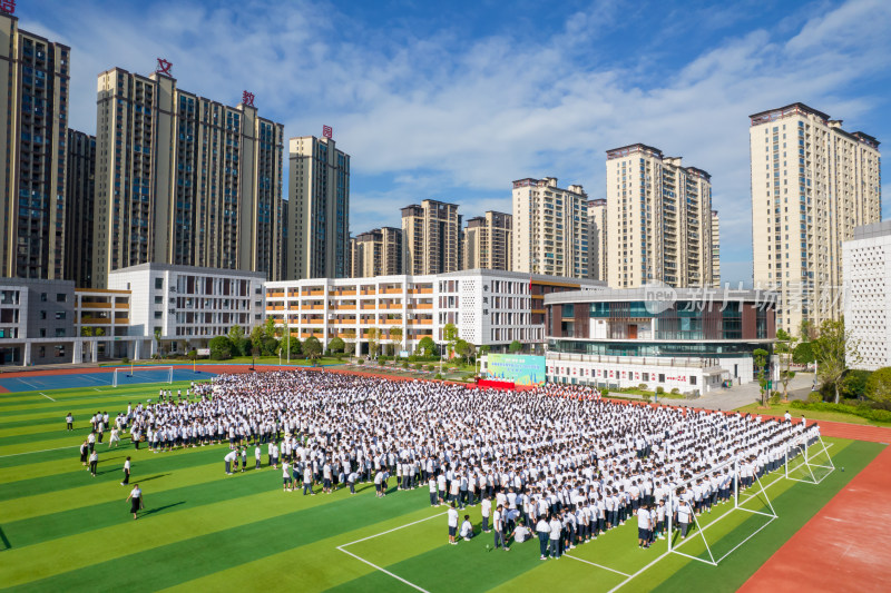 航拍学校校园操场活动