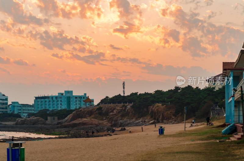 青岛第二海水浴场的傍晚，霞光万丈