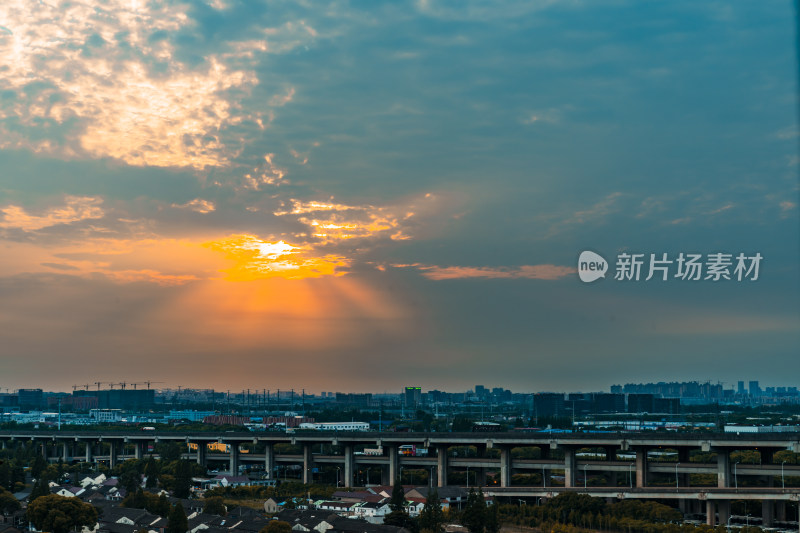 城市高架桥日落景观