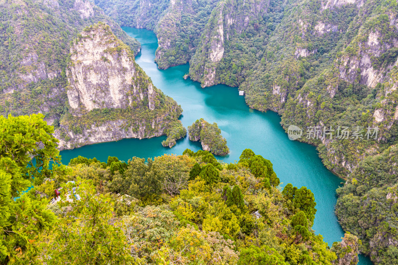 航拍峰林峡山水风光全景