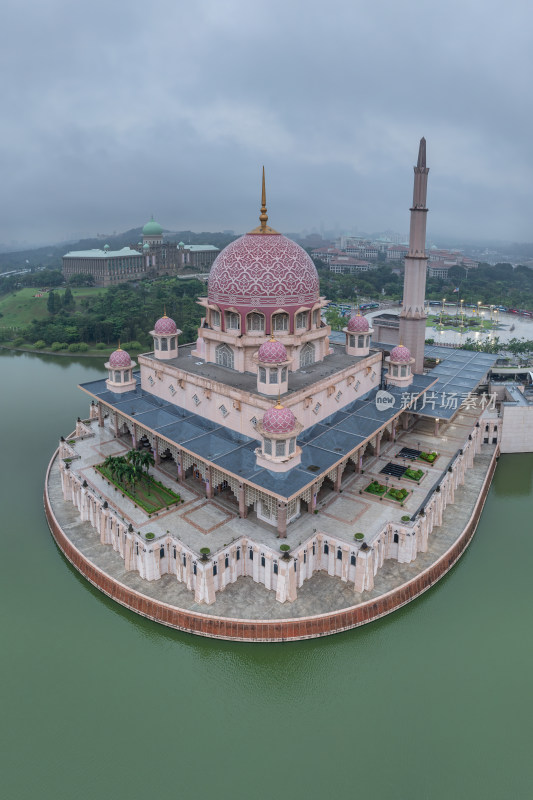 马来西亚布城粉色水上清真寺建筑景观航拍