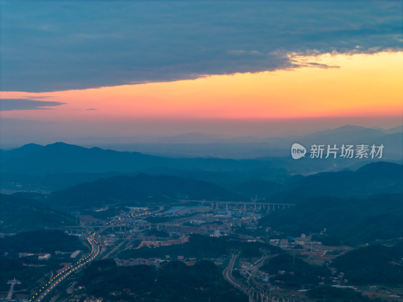 山川夕阳晚霞航拍图