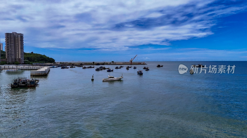 航拍海边渔船大海海洋风景