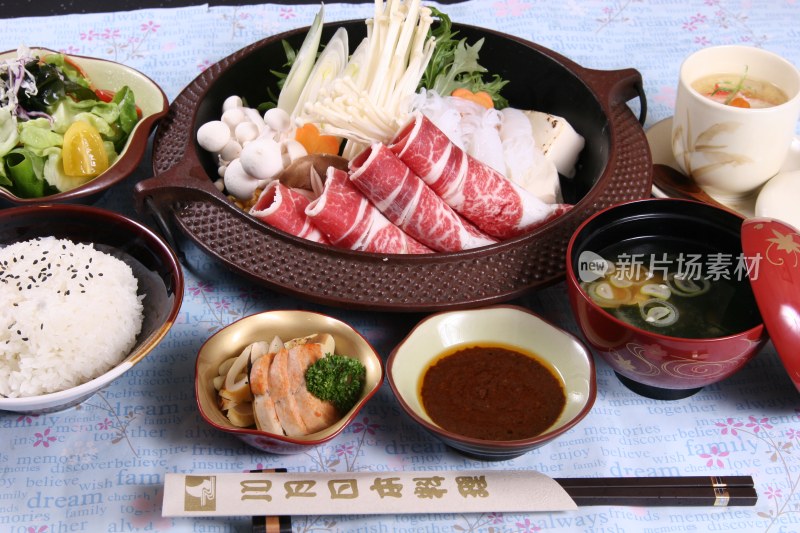 日式牛肉寿喜锅定食套餐