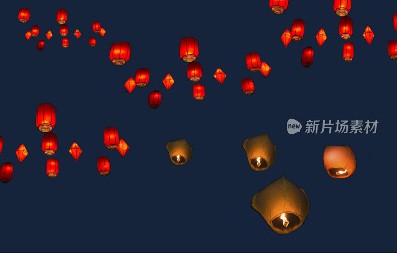 中国春节过年夜晚的孔明灯素材
