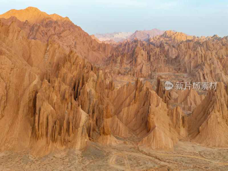 新疆南疆阿克苏库车天山红山石林大峡谷航拍