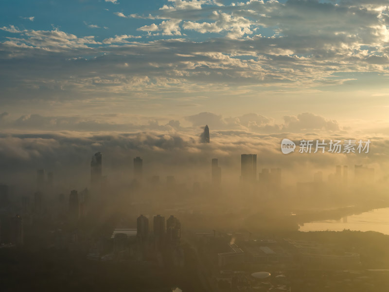 深圳福田CBD大湾区城市天际线上的薄雾