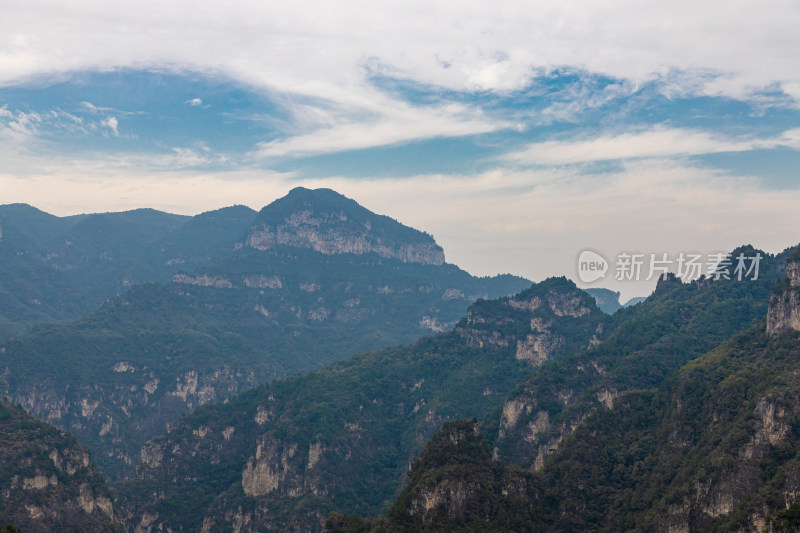 航拍峰林峡山水风光全景