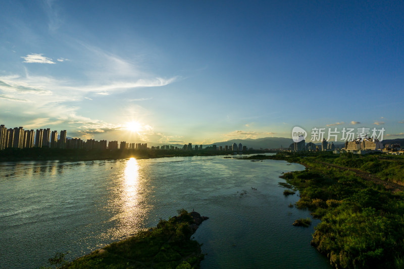 西双版纳江畔都市落日