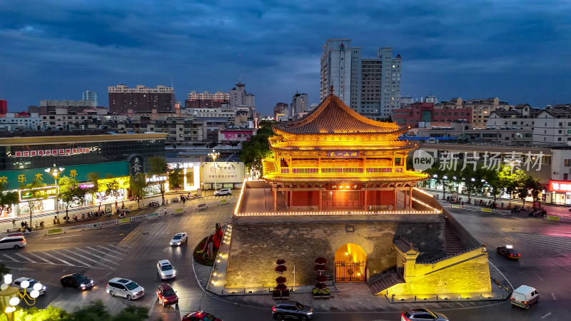 城市夜幕降临甘肃张掖鼓楼夜景航拍图