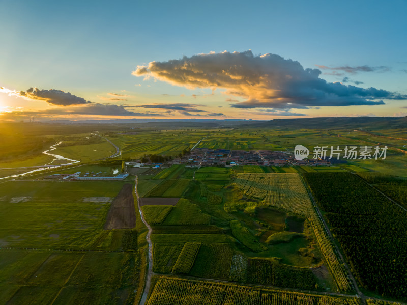 山西省大同市饮马河夏季日落时段自然风光