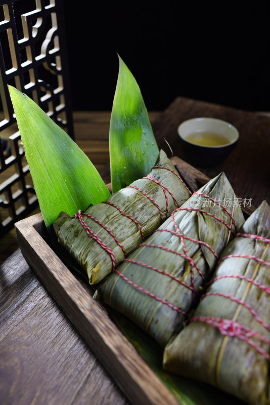 餐桌上的粽子特写镜头