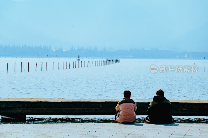 冬日晴朗的午后，浙江宁波东钱湖户外风光