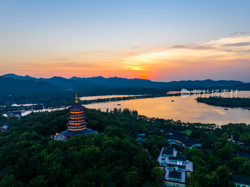 中国杭州西湖雷峰塔日落 西湖十景雷峰夕照