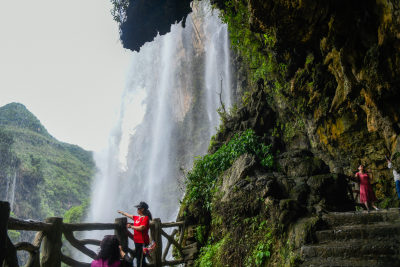 峡谷山川瀑布水流奔腾大自然风光