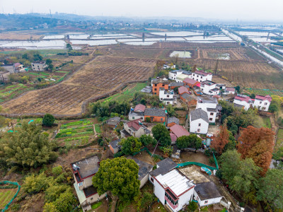 乡村农田与民居航拍全景