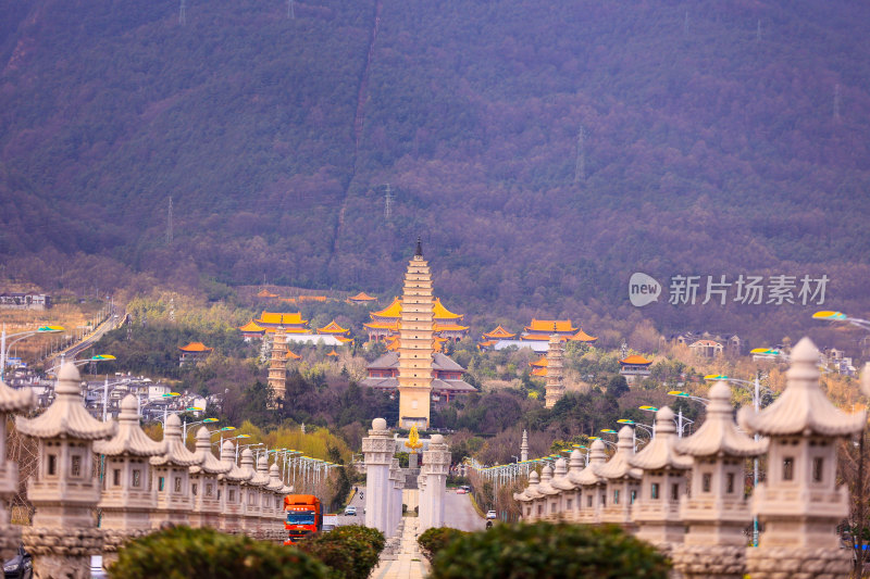 依山而建的古建筑群景观大理崇圣寺三塔