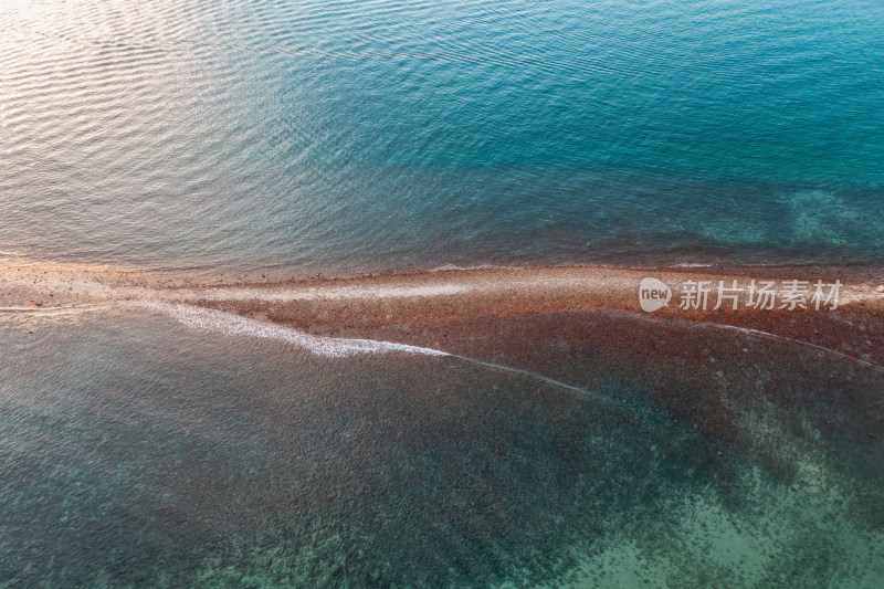 中国香港西贡厦门湾道路两侧海水清澈