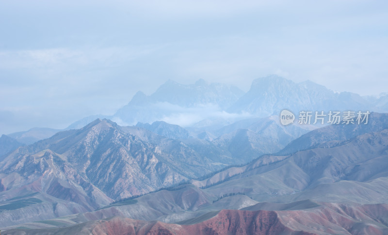 中国青海祁连山卓尔山丹霞雪山自然风光