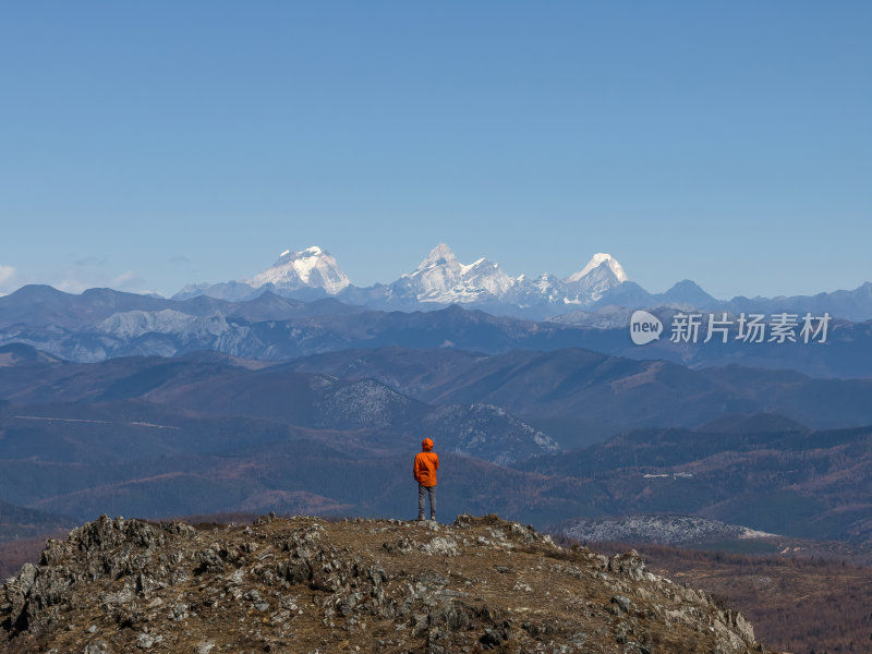 云南香格里拉阿布吉措雪山高空航拍