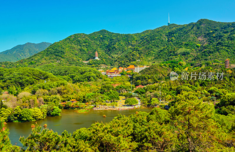 深圳仙湖植物园湖泊山林与弘法寺寺庙建筑