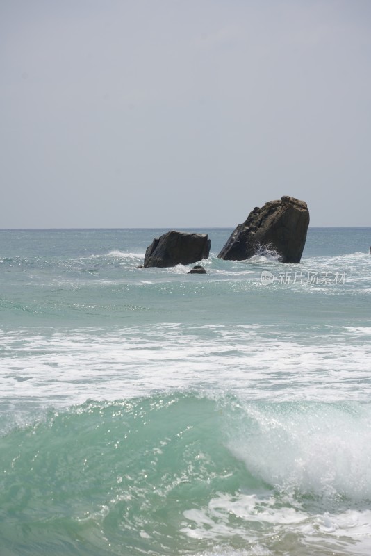 海南三亚万宁日月湾海浪