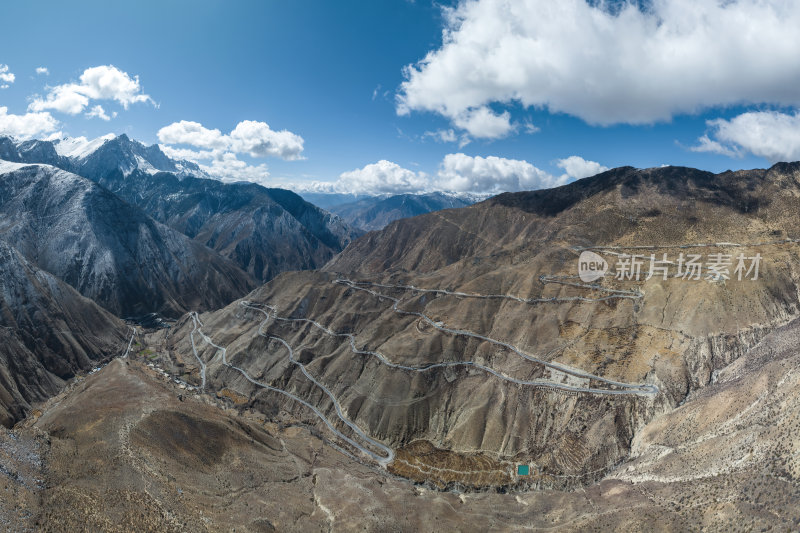 西藏昌都高原七十二拐盘山公路