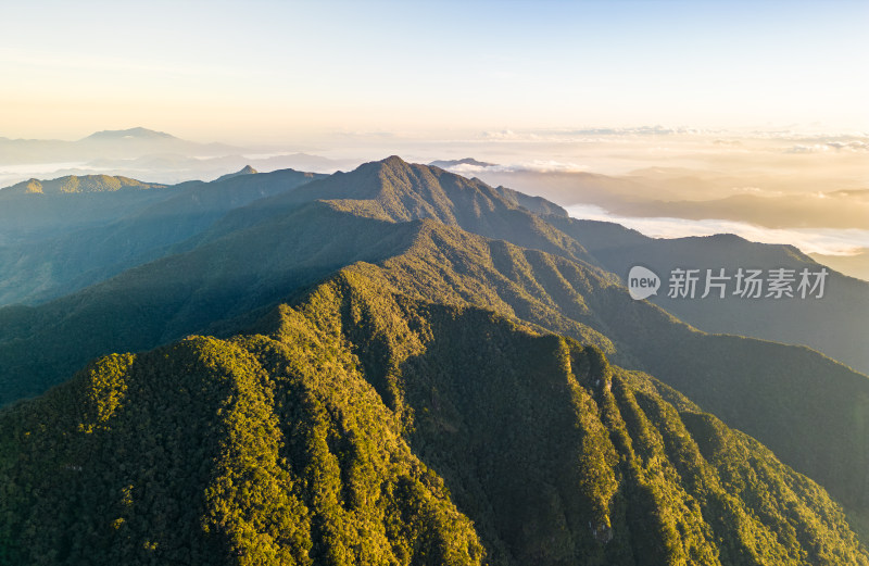 海南五指山热带雨林国家森林日出云海耶稣光