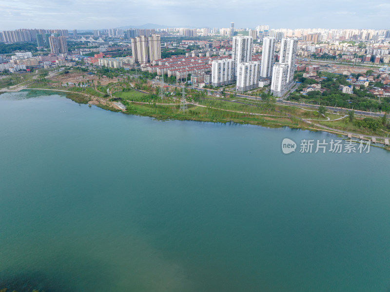 航拍清晨蓝天白云下 湖南省衡阳市酃湖公园