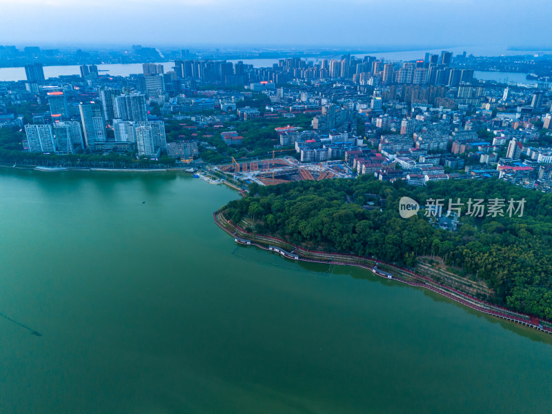 九江河流两岸城市风光航拍图