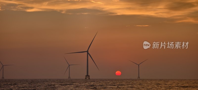 海上风力发电机日落景象