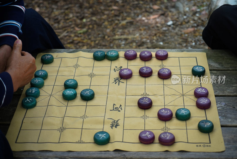 老人下棋