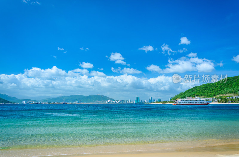 越南芽庄珍珠岛看城市滨海建筑与海景风光