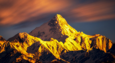 日照金山