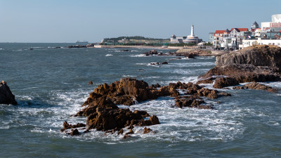 青岛海滨礁石海浪自然风景航拍