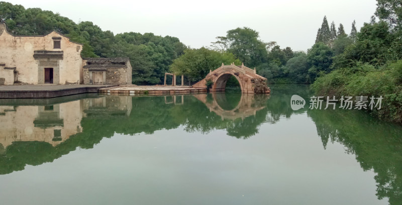 水乡石桥古建筑倒影景观