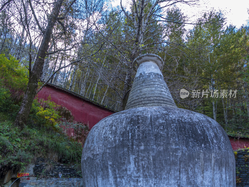 山西五台山普化寺禅院早上风景