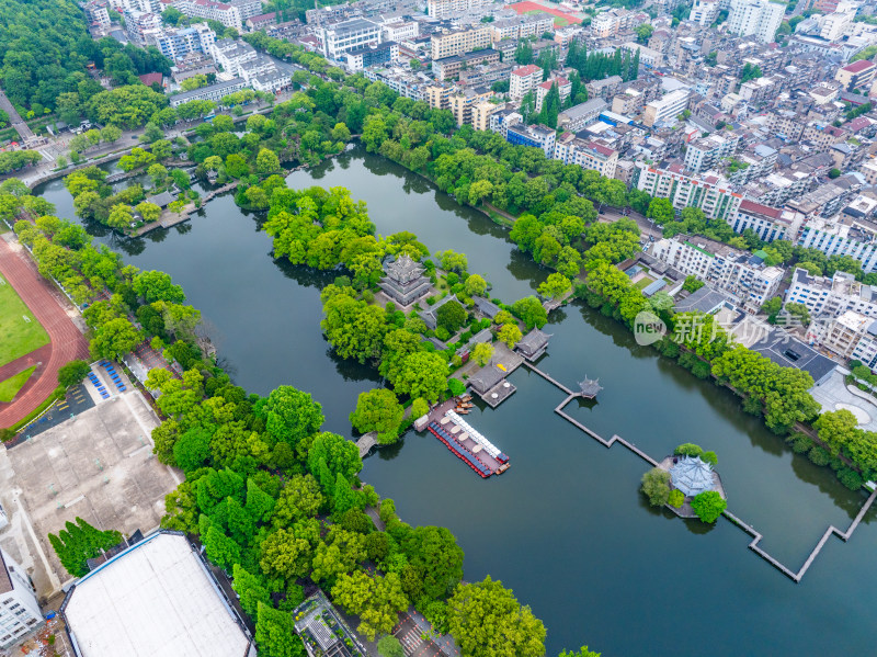 航拍浙江省台州市临海市东湖景区紫阳古街