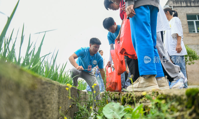 大学生暑期支教志愿者服务山区