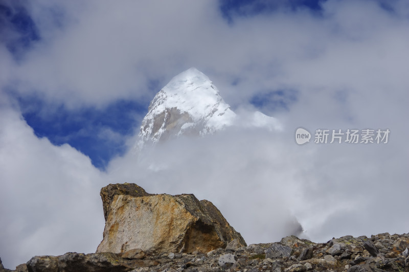 高原雪山自然风景