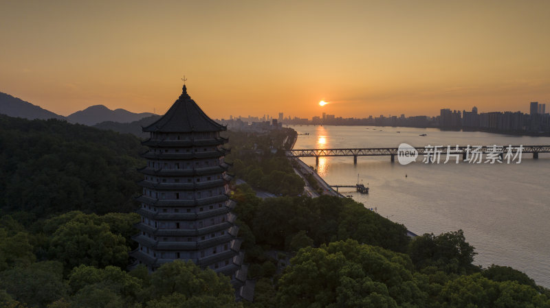 杭州市钱塘江大桥沿岸晨曦风光航拍