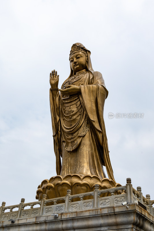 浙江舟山普陀山南海观音雕像仰拍视角
