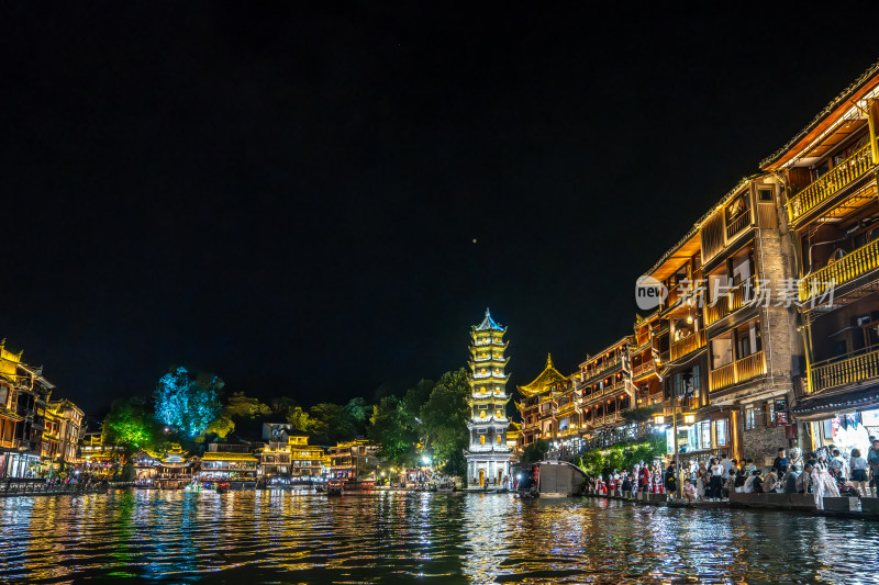 中国湖南湘西凤凰古城夜景