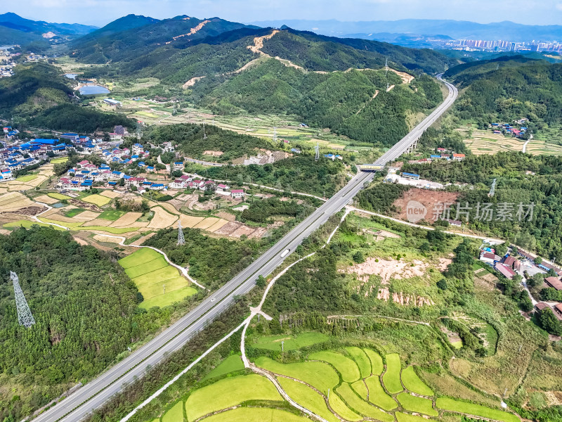 大山高速公路航拍图