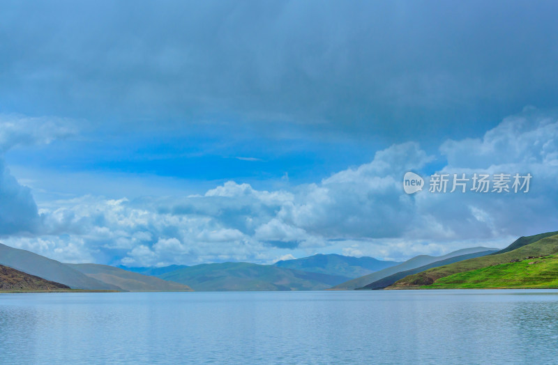 西藏山南羊卓雍措羊湖旅游景区湖泊风光