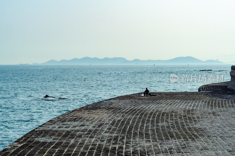 青岛燕儿岛海岸风光