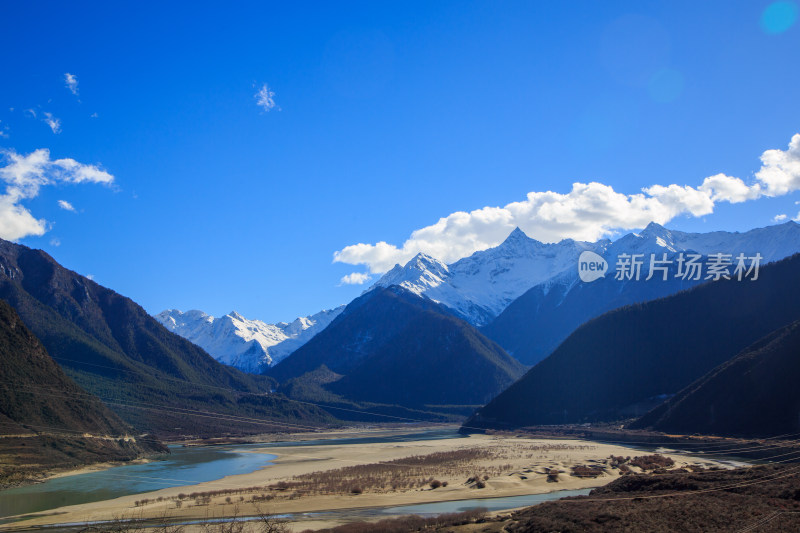 中国西藏林芝雅鲁藏布江苯日神山旅游区