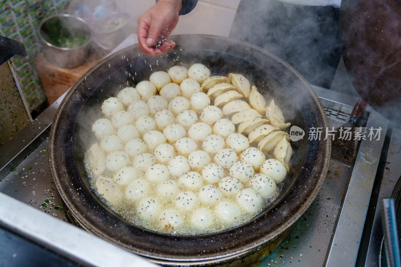 新鲜出锅的上海生煎