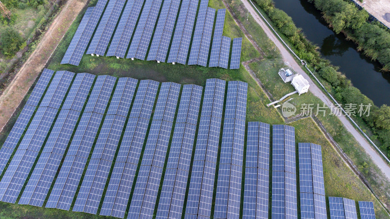 光伏发电大片的光伏板新能源太阳能产业