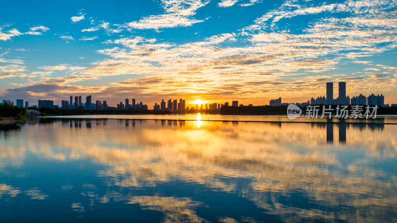 湖北武汉金银湖晚霞景色